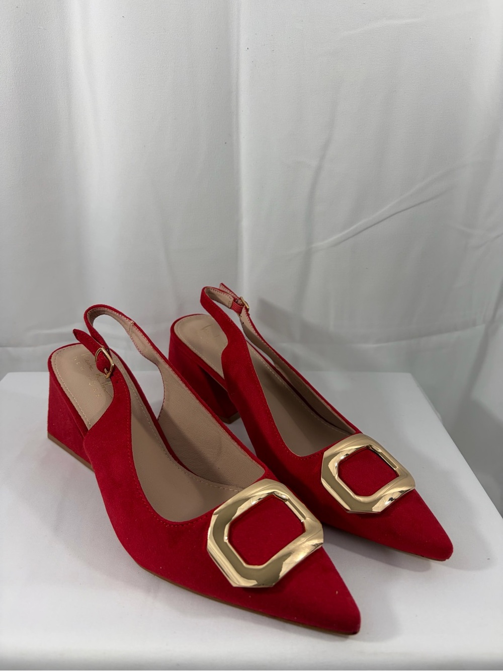 NWT Nicole Miller Women’s Size 8.5 Red Gold Pointed-Toe Slingback Pumps